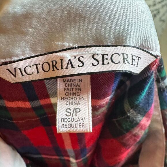 Victoria's Secret Women's Holiday Christmas Pajama Top Size Small Embroidered - Picture 7 of 9